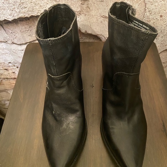 Lucky 🍀 Brand Black Leather Chunky Heel Bootie - Picture 2 of 9